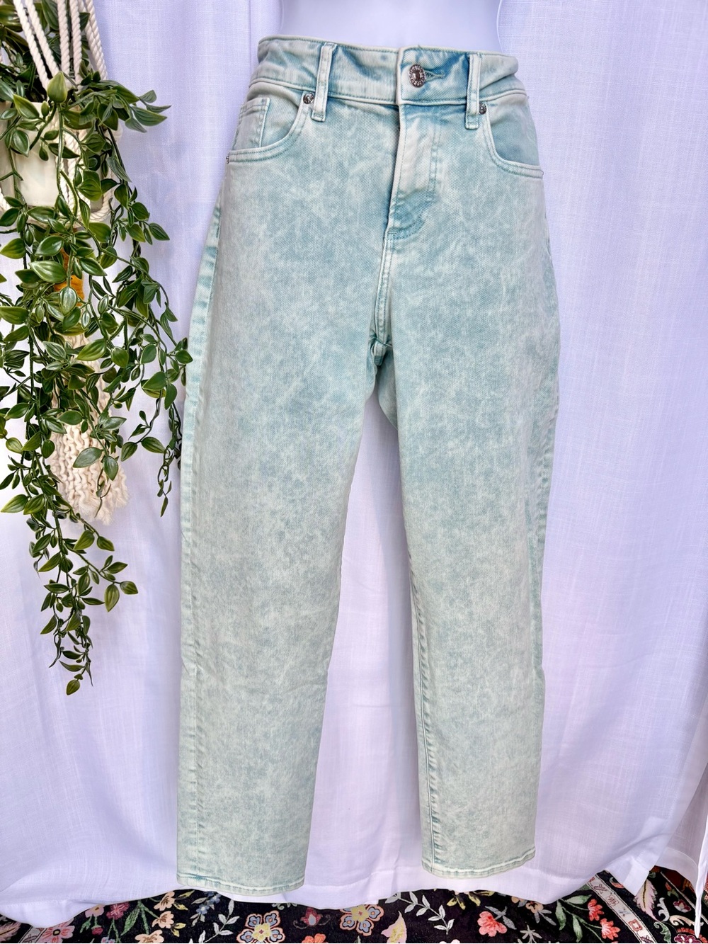 Express Mid-Rise Boyfriend Cropped Straight-Leg Jeans in Mint Halo Green - 2L